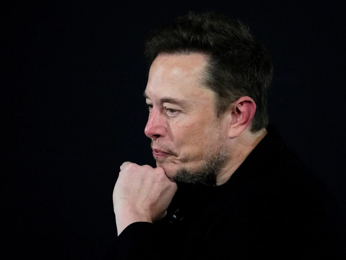 2023-11-02T202546Z_1138820958_RC2854A3TFQZ_RTRMADP_3_AI-BRITAIN-SUMMIT-SUNAK-MUSK-1701241198.jpg