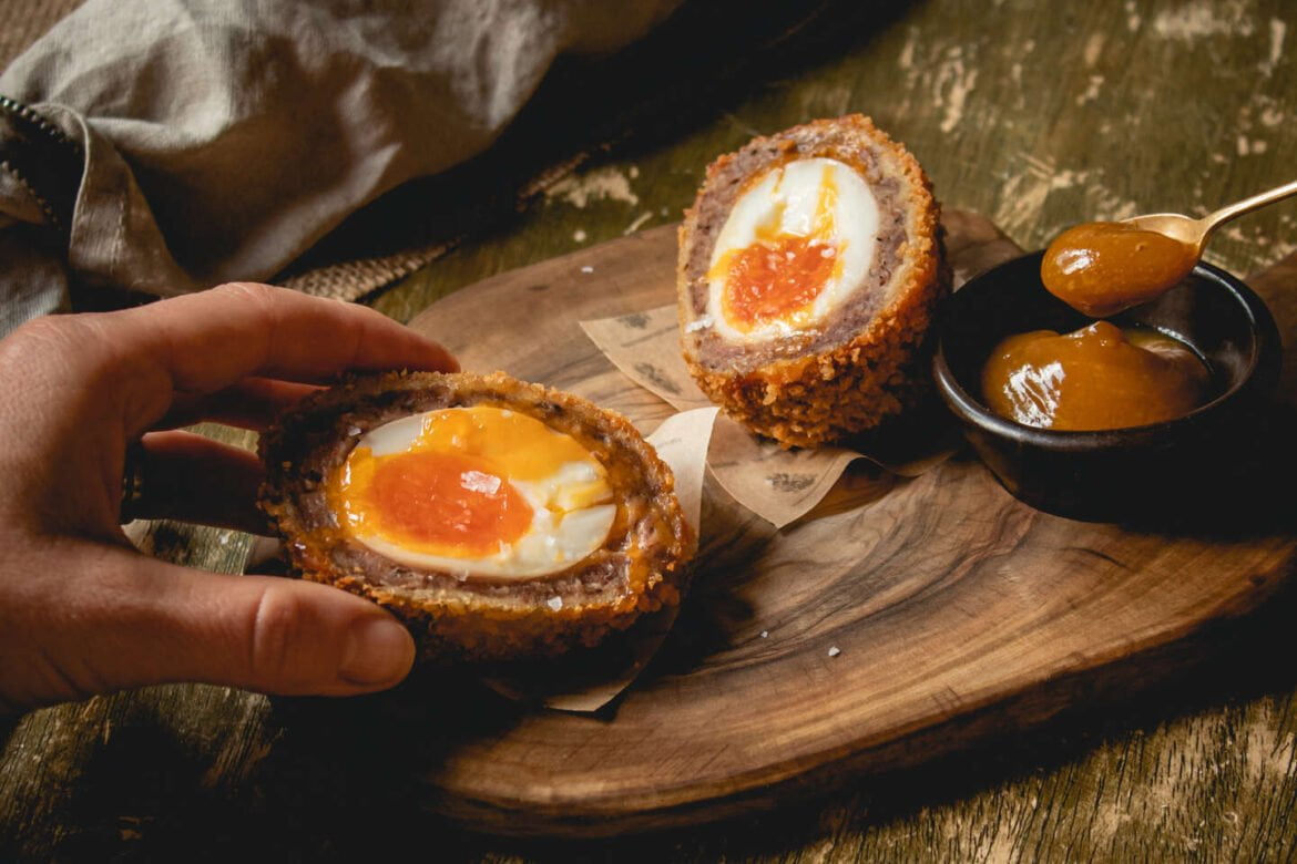 7266494_1706707335302-appel-harwood-arms-venison-scotch-egg-copie.jpg