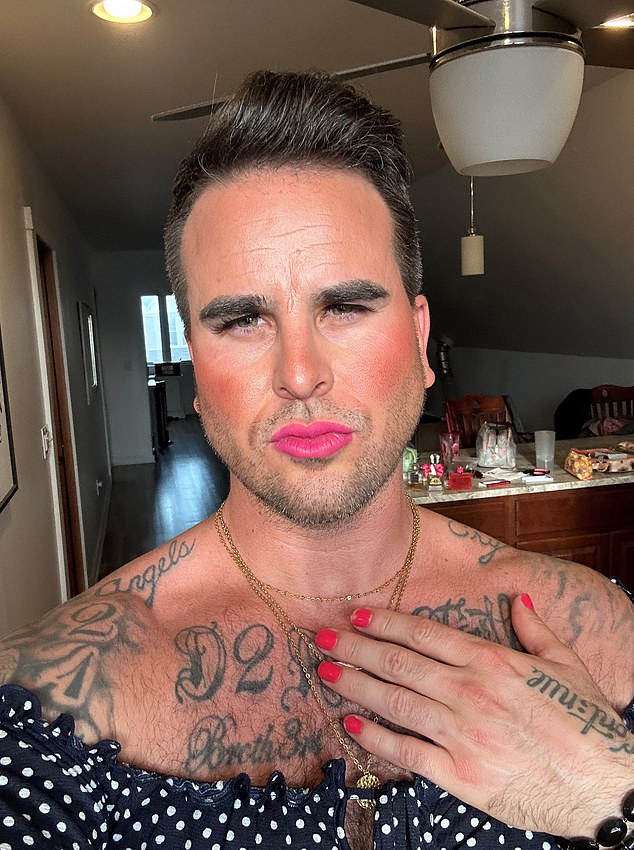 86977193-13758581-Former_Bachelorette_star_Josh_Seiter_who_now_identifies_as_a_wom-a-31_1724166811698.jpg
