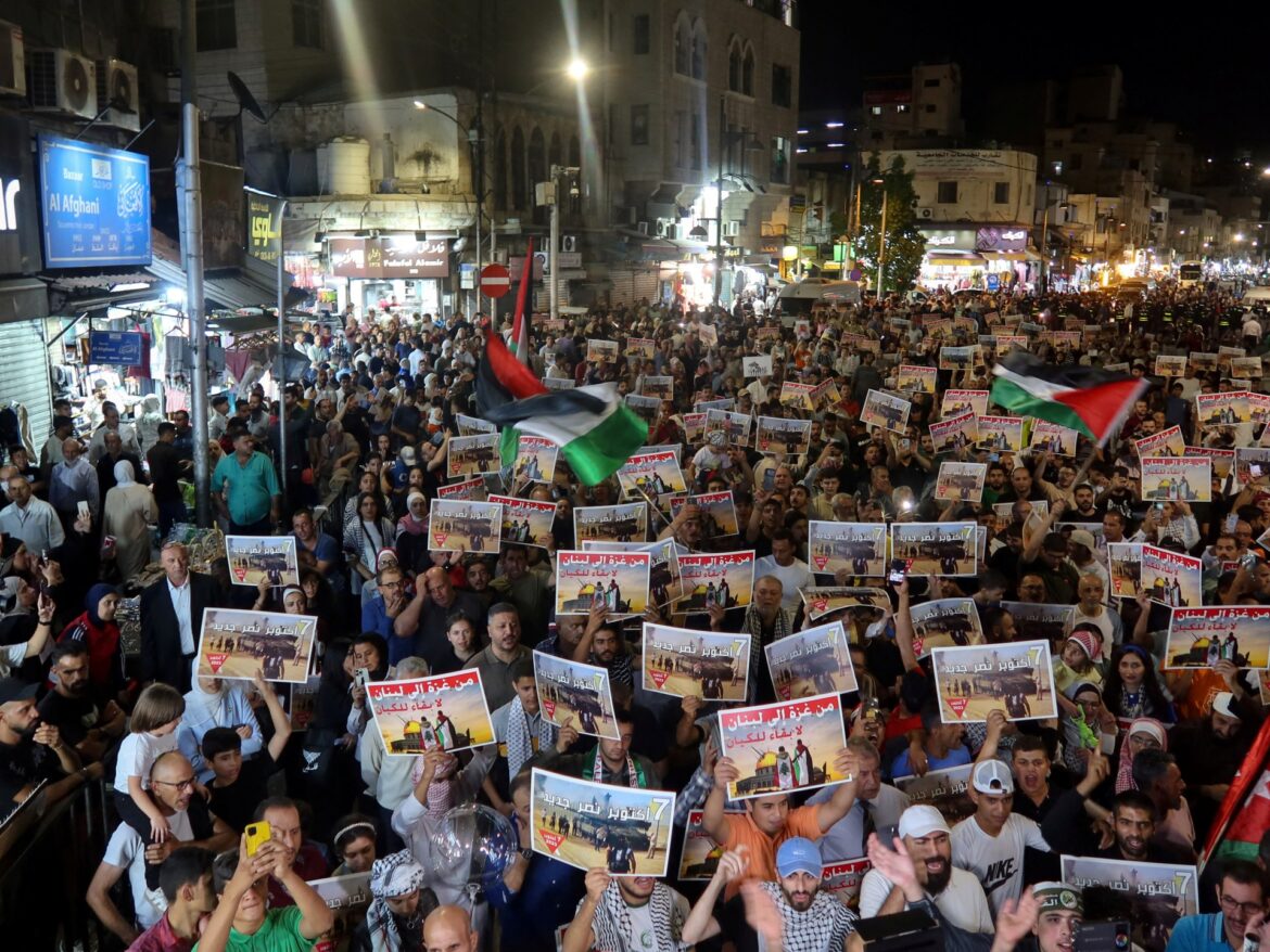 2024-09-27T190543Z_166191676_RC279AAYJMPY_RTRMADP_3_ISRAEL-PALESTINIANS-JORDAN-PROTESTS-1727774258.jpg