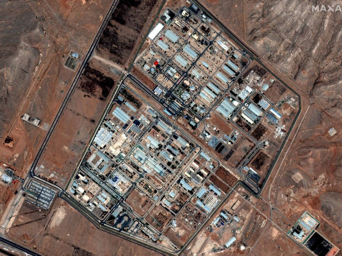 2025-06-16T073738Z_750161560_RC2C2FAW5U6U_RTRMADP_3_IRAN-NUCLEAR-FACILITIES-SATELLITE-1750500010.jpg