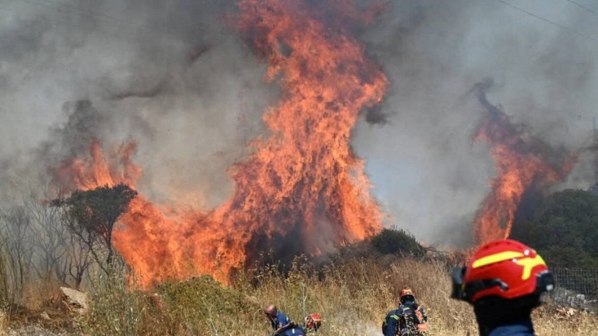 2025-07-26T181009Z_399597147_RC2IUFAEGVM1_RTRMADP_3_EUROPE-WEATHER-GREECE-WILDFIRE-1753595906.jpg