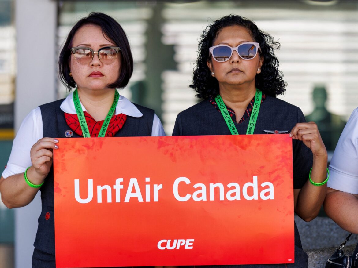 2025-08-11T191805Z_1609069770_RC245GA26QZ1_RTRMADP_3_AIR-CANADA-LABOR-1755188395.jpg
