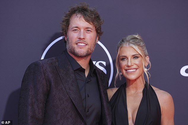 101481063-15060137-Matthew_Stafford_s_wife_Kelly_replied_to_a_wild_theory_that_her_-a-10_17568698733.jpeg