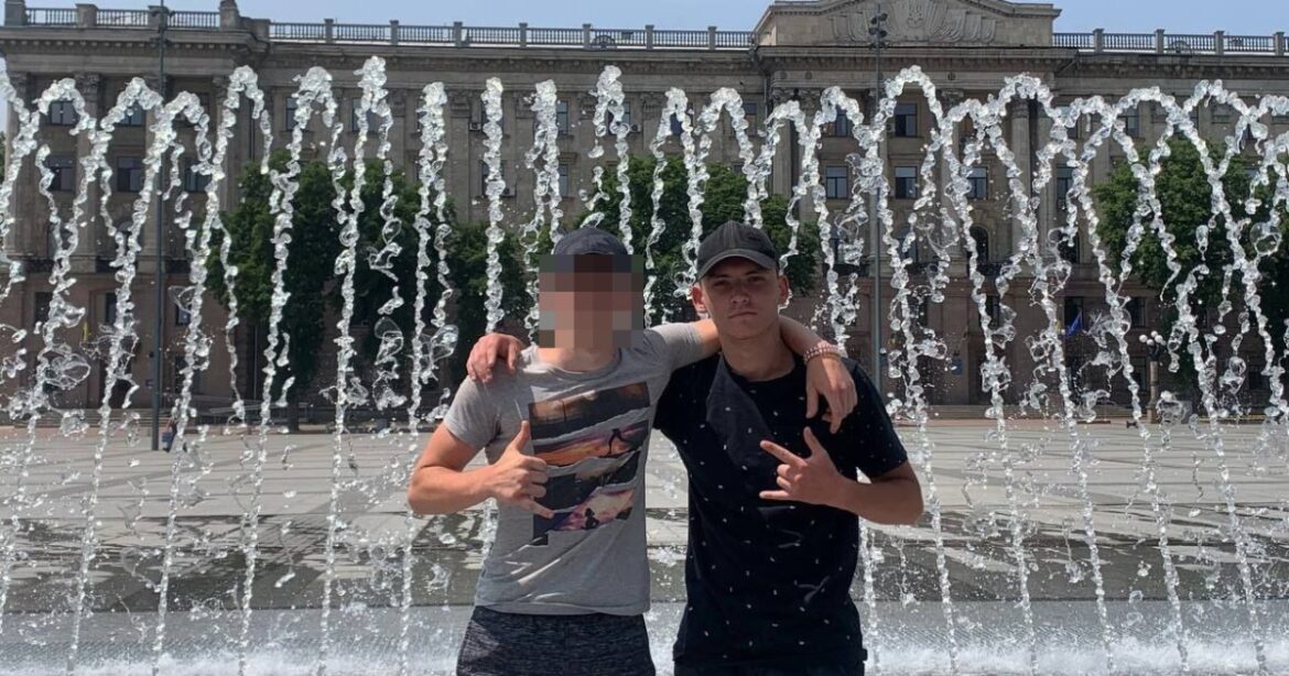 Yevhen-Ihnatov-right-with-his-friend-in-the-southern-Ukrianian-city-of-Mykolayiv-1757413273.jpg